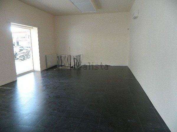 negozio in vendita a Massa in zona Centro Storico