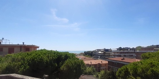 appartamento in vendita a Massa in zona Marina dei Ronchi