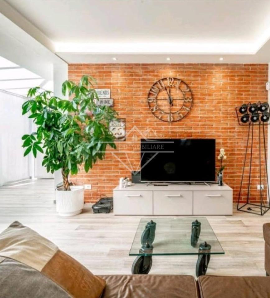 casa indipendente in vendita a Massa