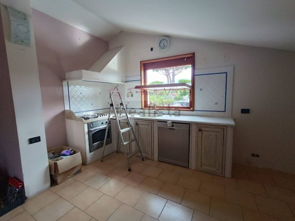 casa indipendente in vendita a Massa in zona Marina di Massa