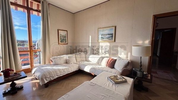 casa indipendente in vendita a Massa