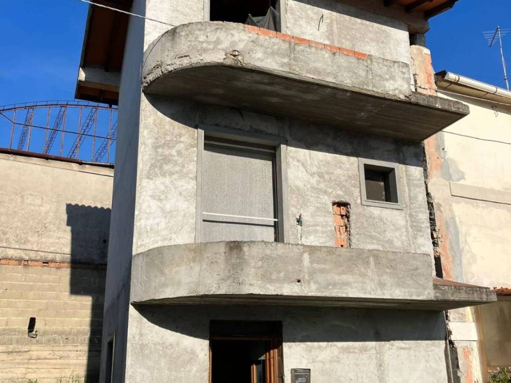 casa indipendente in vendita a Massa in zona Marina di Massa