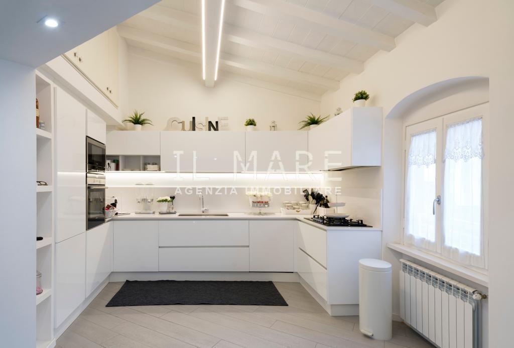 appartamento in vendita a Massa in zona Centro Storico