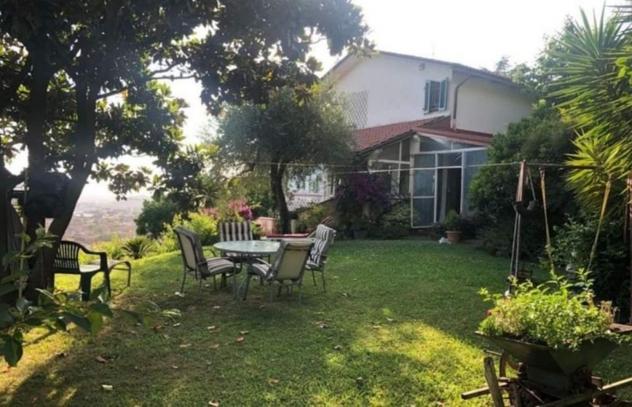 casa indipendente in vendita a Massa