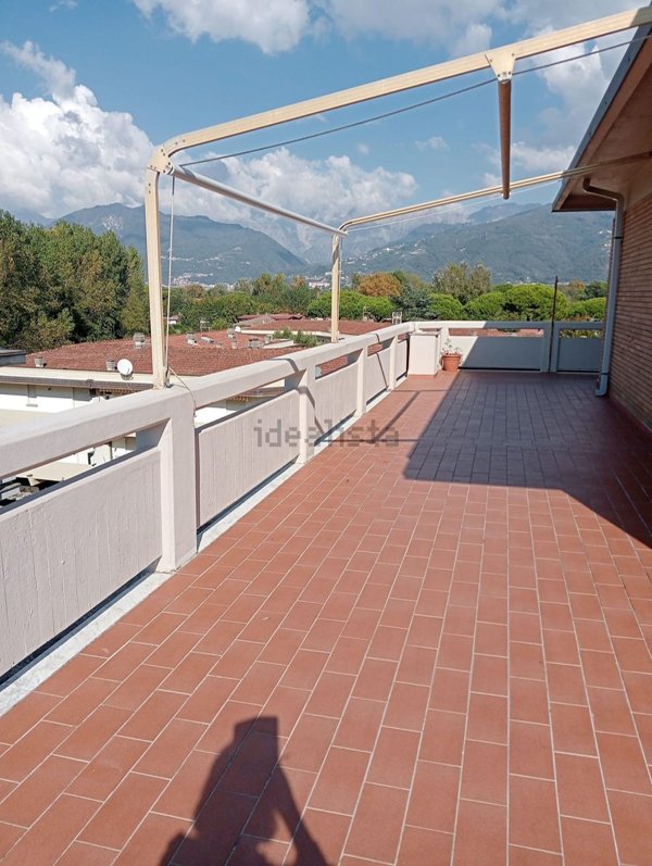 appartamento in vendita a Massa in zona Marina dei Ronchi