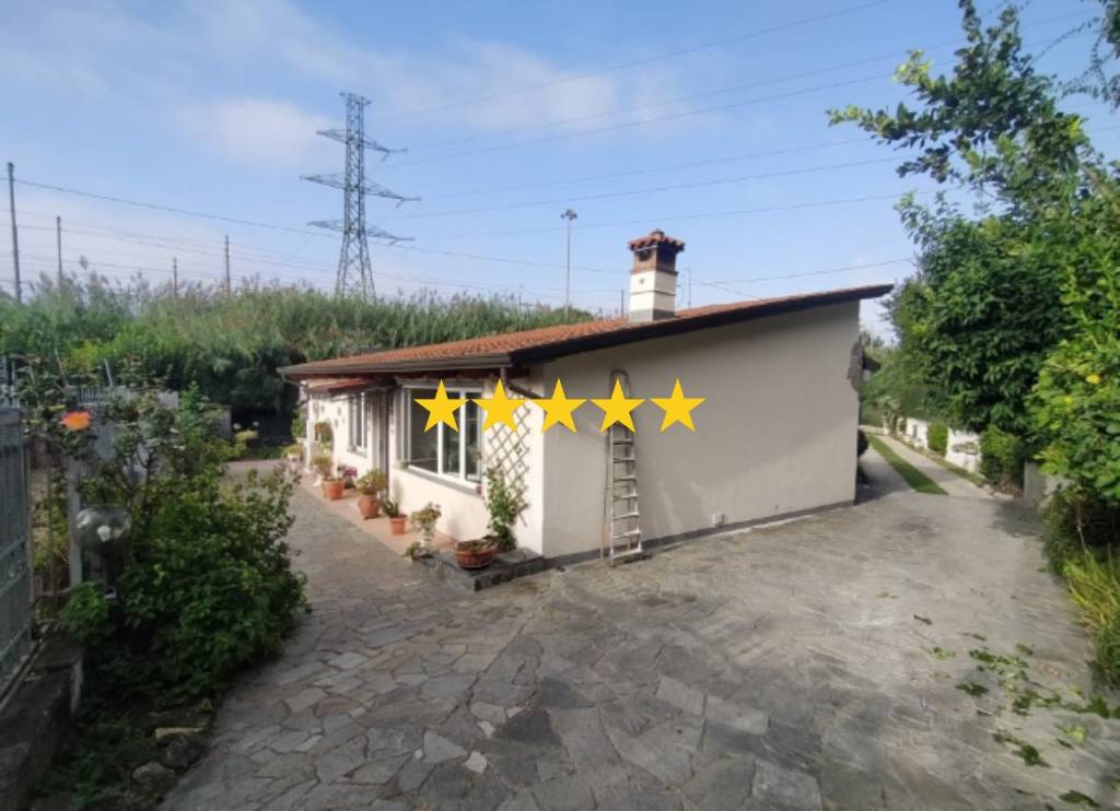 casa indipendente in vendita a Massa in zona Centro Storico