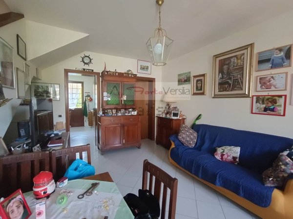 casa indipendente in vendita a Massa in zona Marina dei Ronchi