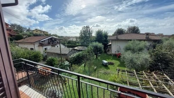 casa indipendente in vendita a Massa