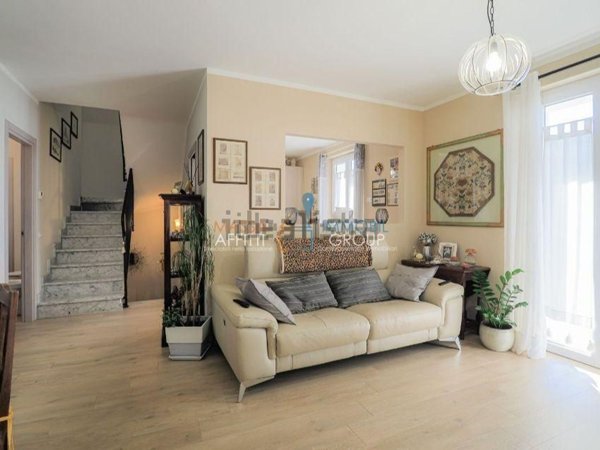 casa indipendente in vendita a Massa