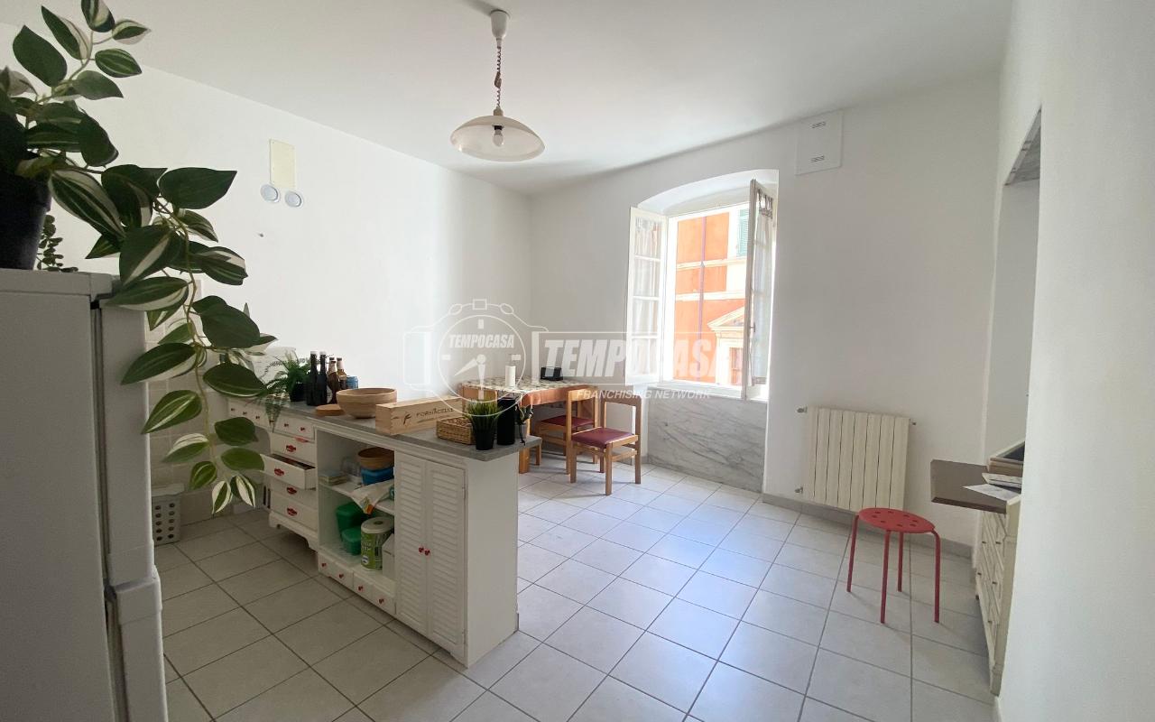 appartamento in vendita a Massa in zona Centro Storico