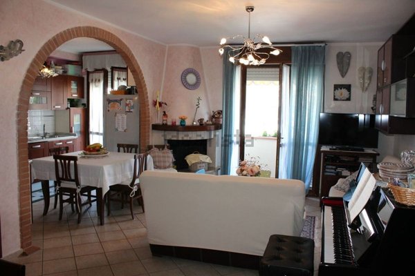 appartamento in vendita a Massa in zona Marina di Massa