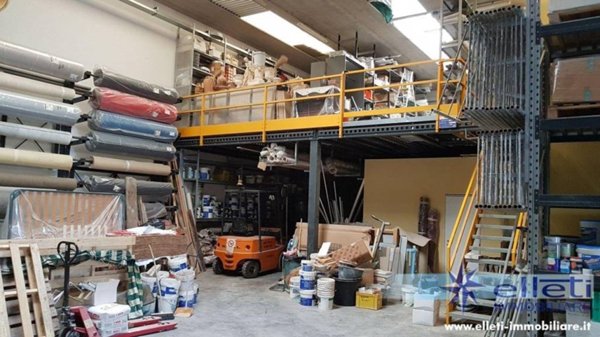 locale commerciale in vendita a Massa in zona Castagnola