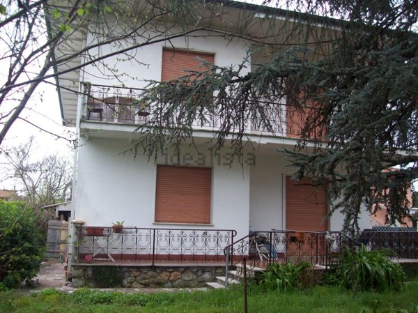 casa indipendente in vendita a Massa in zona Marina dei Ronchi