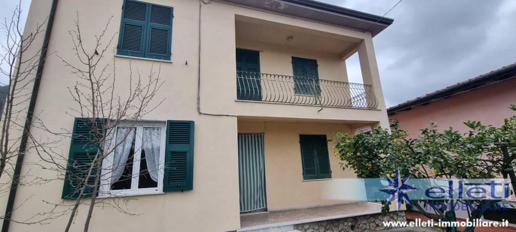 casa indipendente in vendita a Massa in zona Mirteto