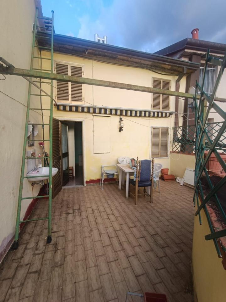 casa indipendente in vendita a Massa in zona Pariana