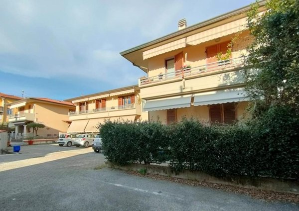 appartamento in vendita a Massa in zona Centro Storico