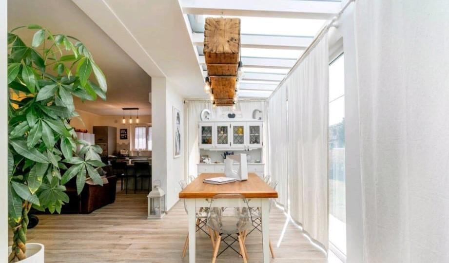 casa indipendente in vendita a Massa in zona Marina di Massa