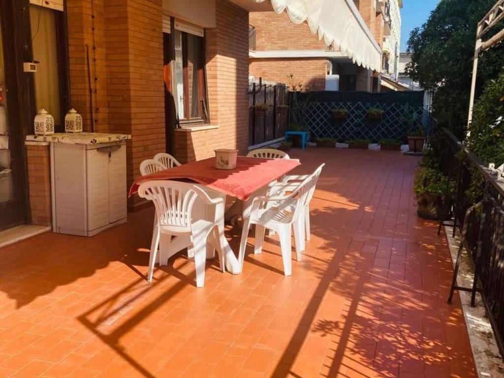 appartamento in vendita a Massa in zona Marina di Massa