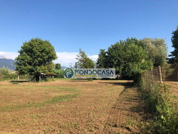 terreno edificabile in vendita a Massa in zona Marina di Massa