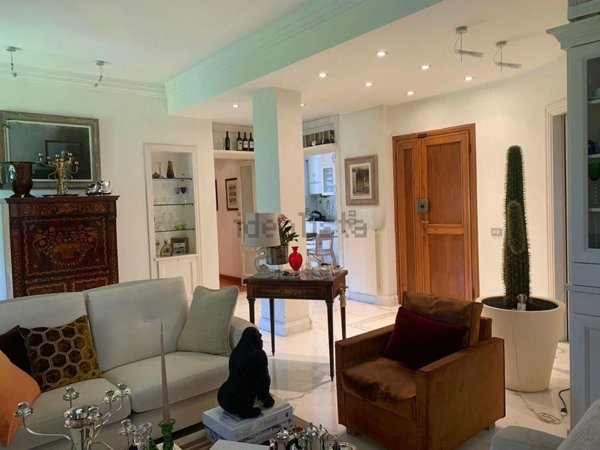 appartamento in vendita a Massa in zona Marina di Massa