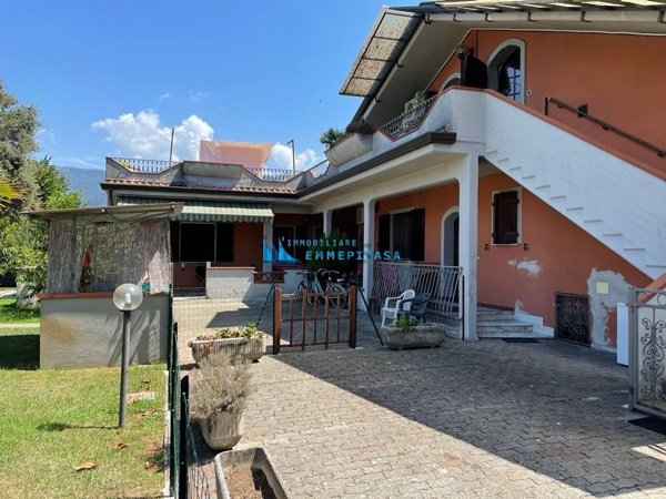 casa indipendente in vendita a Massa in zona Poveromo