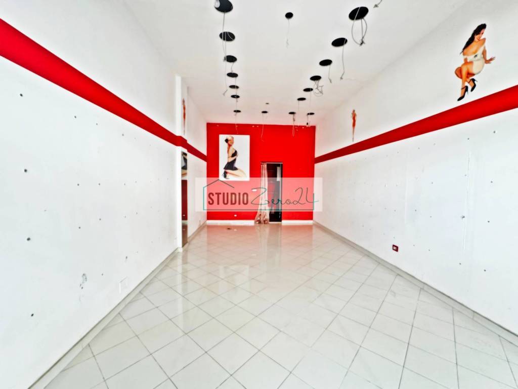 negozio in vendita a Massa in zona Centro Storico