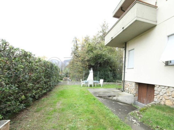 casa indipendente in vendita a Massa in zona Marina di Massa