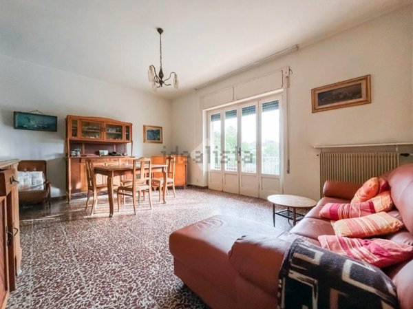 appartamento in vendita a Massa in zona Marina dei Ronchi