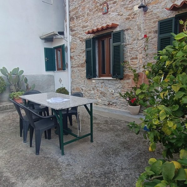 appartamento in vendita a Massa in zona Casette