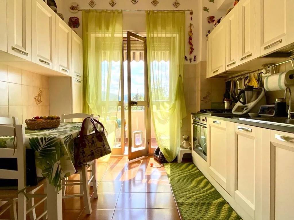 appartamento in vendita a Massa in zona Marina di Massa