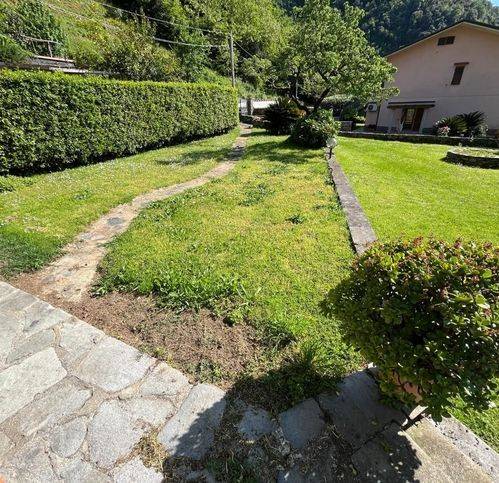 casa indipendente in vendita a Massa in zona Marina di Massa