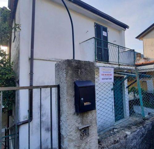 casa semindipendente in vendita a Massa in zona Pariana
