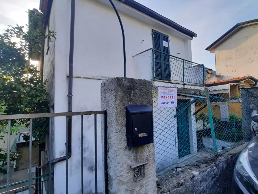 casa semindipendente in vendita a Massa in zona Pariana