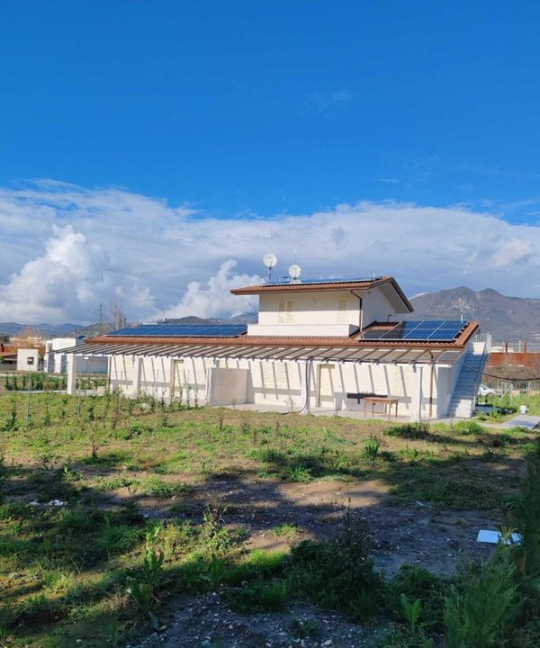 casa indipendente in vendita a Massa in zona Marina di Massa