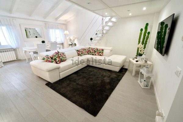 appartamento in vendita a Massa in zona Centro Storico