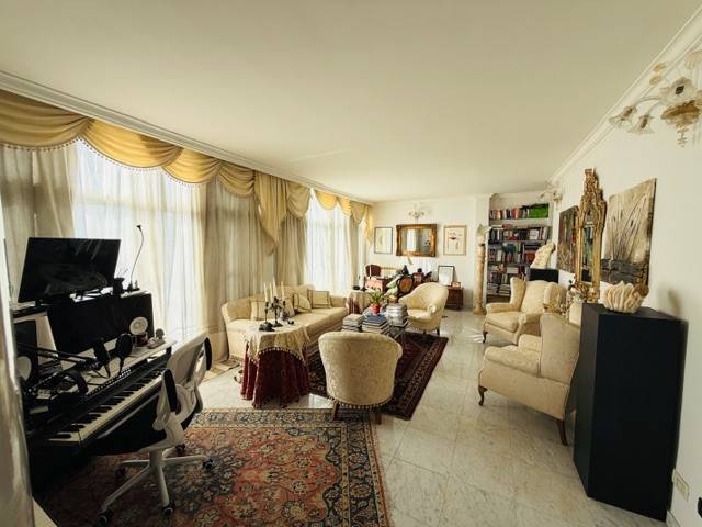 appartamento in vendita a Massa in zona Marina di Massa