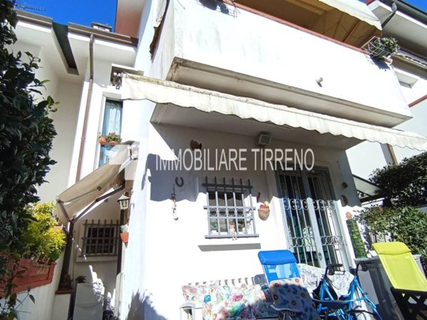 casa indipendente in vendita a Massa