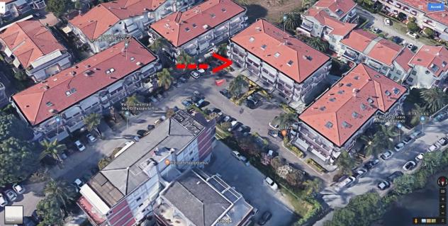 locale commerciale in vendita a Massa in zona Marina di Massa