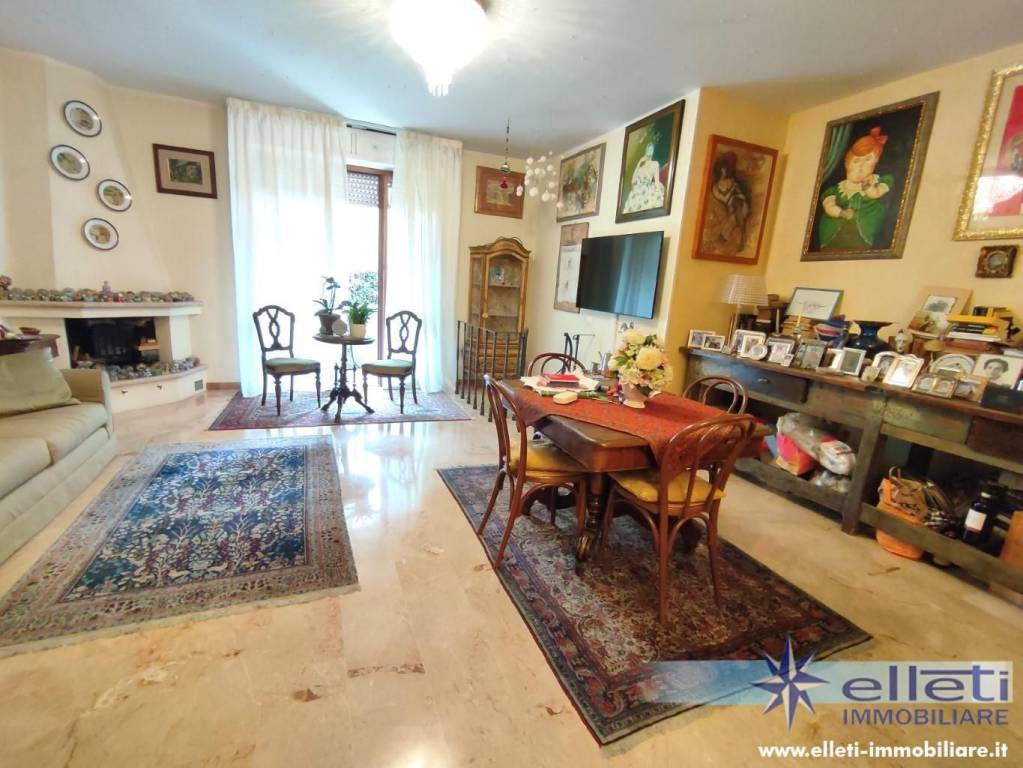 appartamento in vendita a Massa in zona Centro Storico