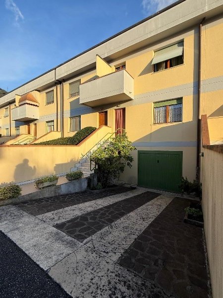 casa indipendente in vendita a Massa in zona Mirteto