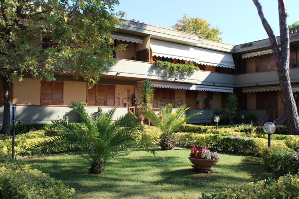 appartamento in vendita a Massa in zona Marina dei Ronchi