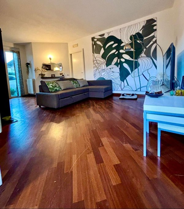 appartamento in vendita a Massa in zona Marina di Massa