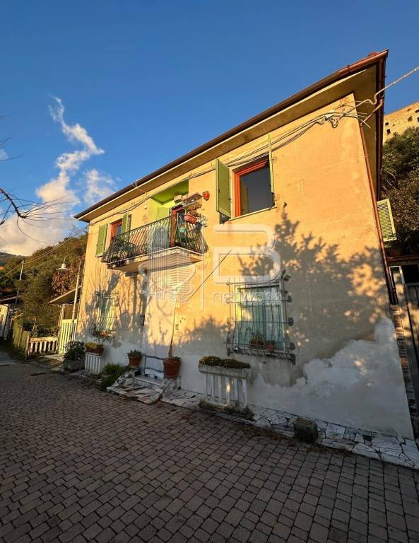 casa indipendente in vendita a Massa in zona Centro Storico