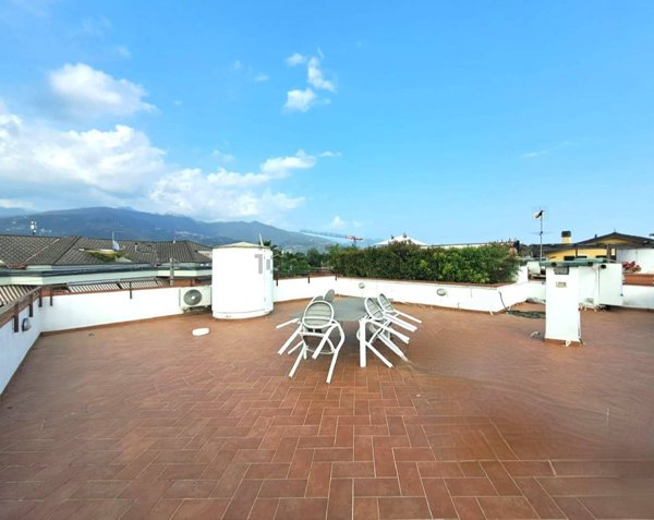 appartamento in vendita a Massa in zona Marina di Massa