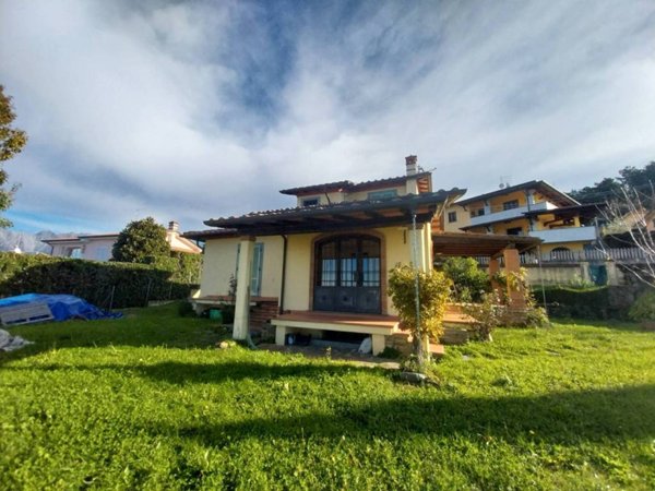 casa indipendente in vendita a Massa in zona Centro Storico