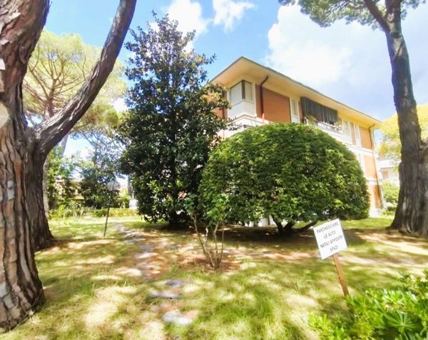 appartamento in vendita a Massa in zona Marina dei Ronchi