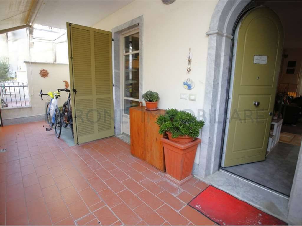 appartamento in vendita a Massa in zona Centro Storico