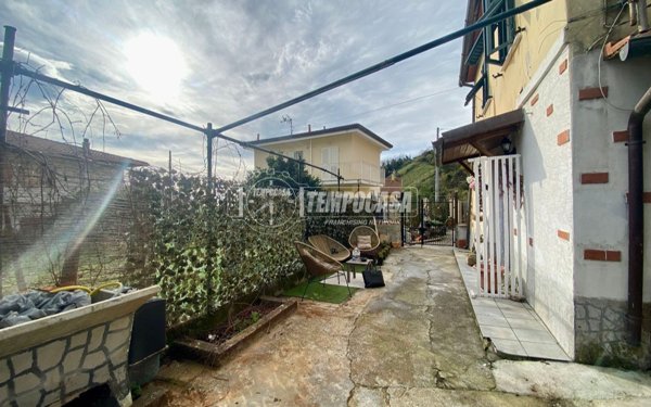 casa indipendente in vendita a Massa in zona Mirteto