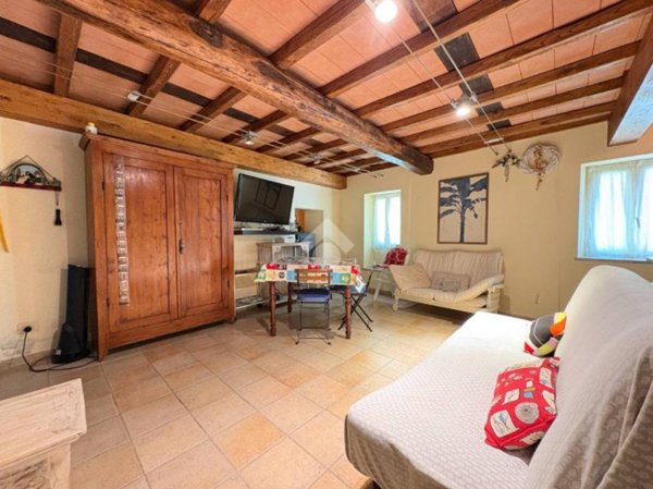 casa indipendente in vendita a Massa in zona Antona