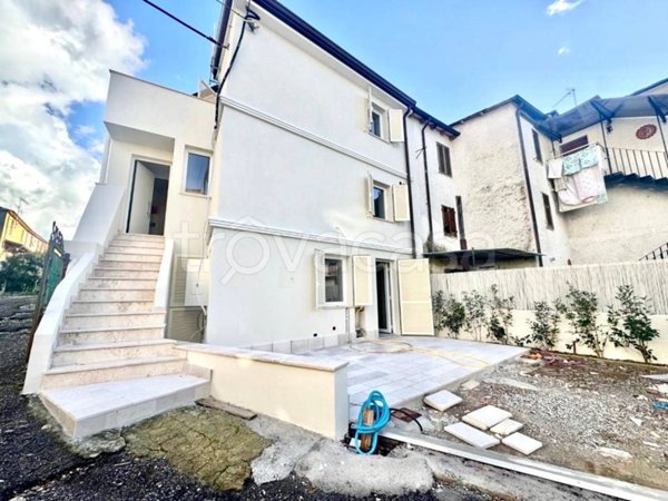 casa indipendente in vendita a Massa